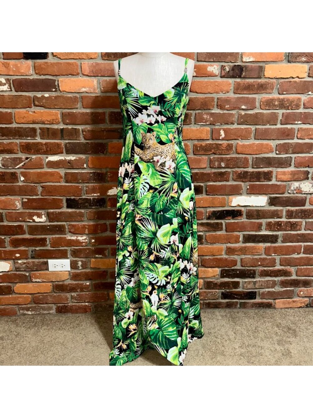 White House Black Market Jungle Print Maxi Dress With Lace Up Back Detail Size 0